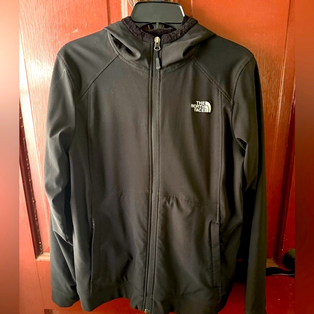 The North Face women’s Performance Jacket in Black. Size Large.